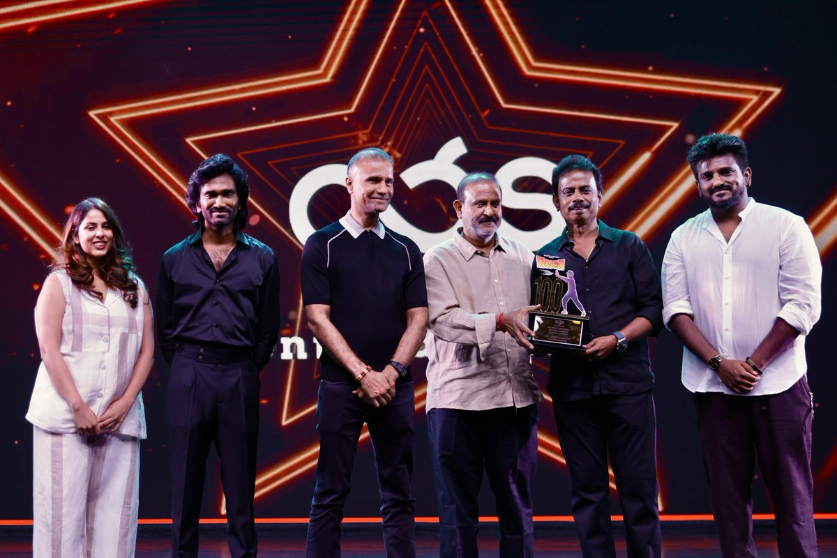 Ags_production's tweet image. Executive producer of #Dragon @venkatmanickam5 at the #Historic100DaysOfDragon 🔥
@pradeeponelife @Dir_Ashwath @leon_james @anupamahere @11Lohar
#KalpathiSAghoram #KalpathiSGanesh #KalpathiSSuresh @archanakalpathi @aishkalpathi @Ags_production