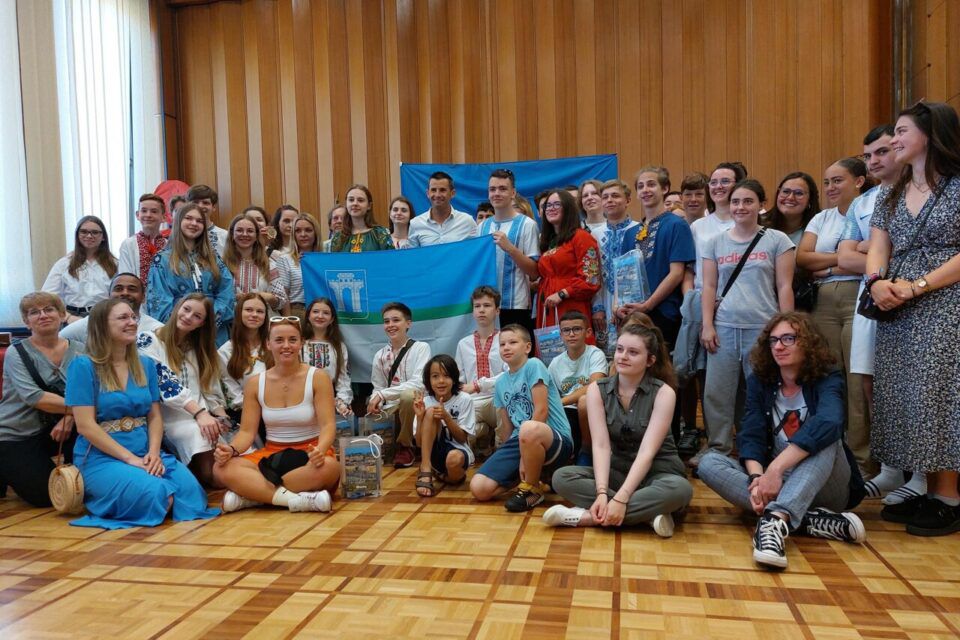 Ville de Dieppe (@dieppefr) on Twitter photo Alors que des associations des deux villes entretiennent des relations étroites depuis 10 ans, la Ville de #Dieppe et celle de Rivne en #Ukraine sont désormais jumelées 🇫🇷🤝🇺🇦. Alors que des associations des deux villes entretiennent des relations étroites depuis 10 ans, la Ville de #Dieppe et celle de Rivne en #Ukraine sont désormais jumelées 🇫🇷🤝🇺🇦.