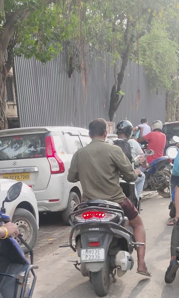 Alert Nagarik 🇮🇳 (@alertnagarik) on Twitter photo Without helmet Driving Create Challan
<a href="/MTPHereToHelp/">Mumbai Traffic Police</a>
Location : Naryan Guru School Pl Lokhande Marag Chembur Mumbai Without helmet Driving Create Challan
<a href="/MTPHereToHelp/">Mumbai Traffic Police</a>
Location : Naryan Guru School Pl Lokhande Marag Chembur Mumbai