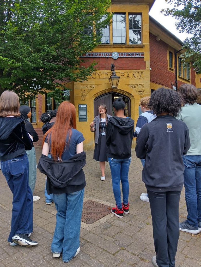 Applications for our Past-Future youth programme are open! 

This paid week of work experience is for 16-18 year olds to build CV skills &amp; discover a career in museums. 

On Monday we'll have a hands-on guided tour of Selly Manor &amp; try Bournville Bingo as we explore the village.