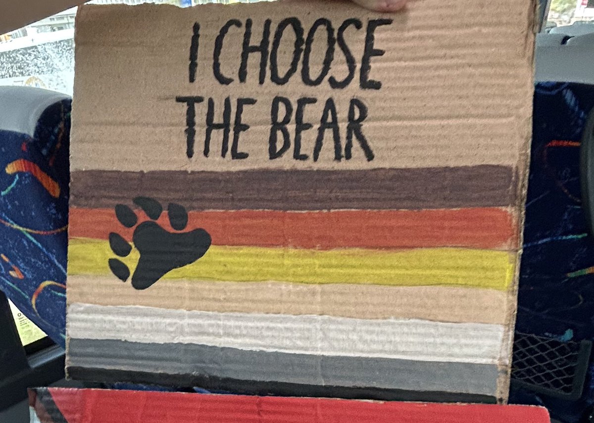 brakhagesolomon's tweet photo. buon pride month in ritardo. tempo di rispolverare il mio cartello #bears https://t.co/HEhzyEuUOq