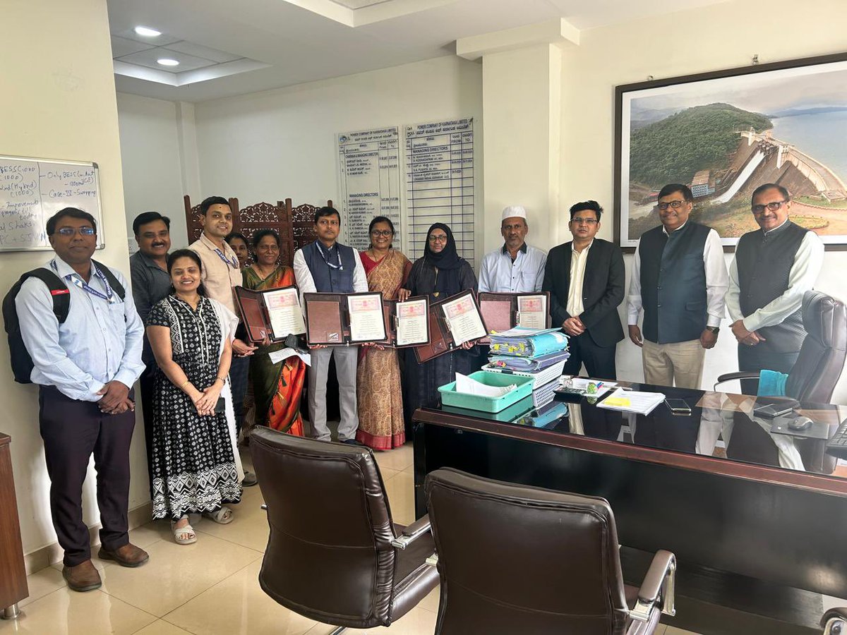 damodarvalleyco's tweet photo. DVC signs long-term PPA to supply 300 MW RTC thermal power to Karnataka’s 5 DISCOMs from upcoming Koderma TPS Phase-II (2x800MW)
With this, DVC secures PPAs for all 3 upcoming projects (3720 MW total)
#DVC #PoweringIndia #KTPS #ThermalPower #EnergyPartnership #KarnatakaDISCOMs https://t.co/DZlTERjYRk