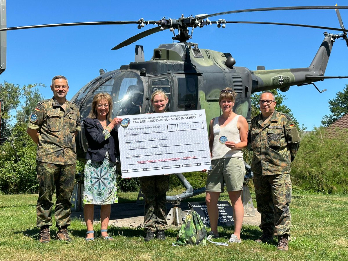 hel1pad's tweet image. Ihr seid unglaublich. Mit der Aktion #Patch gegen Spende beim #TdBw25 in Bückeburg unterstützen wir das Frauenhaus Schaumburg.
Die Spendensumme: 16.907,73 Euro! Danke für eure Unterstützung ♥️