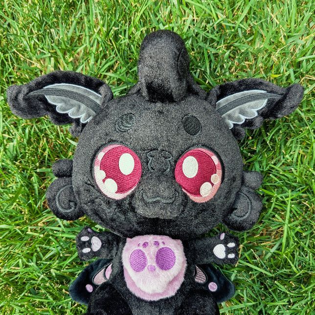 It's Mothman Summer! 😎👉

[ #plushies #mothman #summer ]