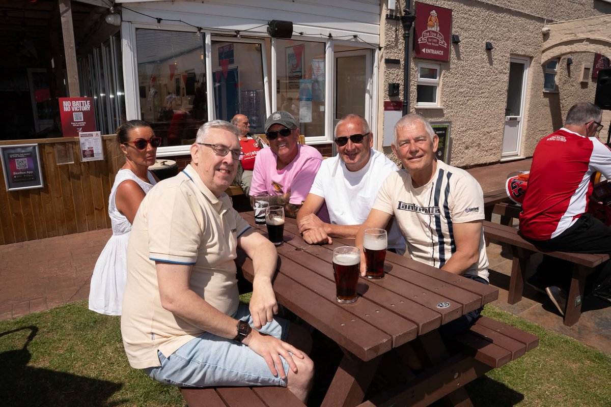 studog66's tweet image. Me @traf1990 and friends representing the middle aged #Seadogs at yesterday's @safc home kit launch. Great afternoon out