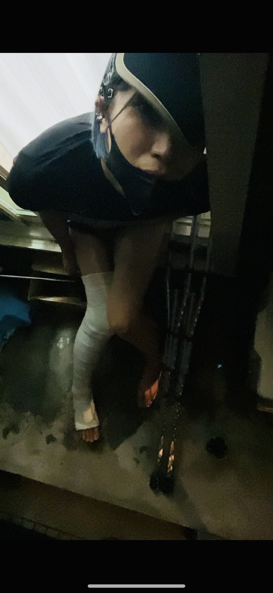 動きづらい
#legcast #llc #brokenleg #goth #gothic