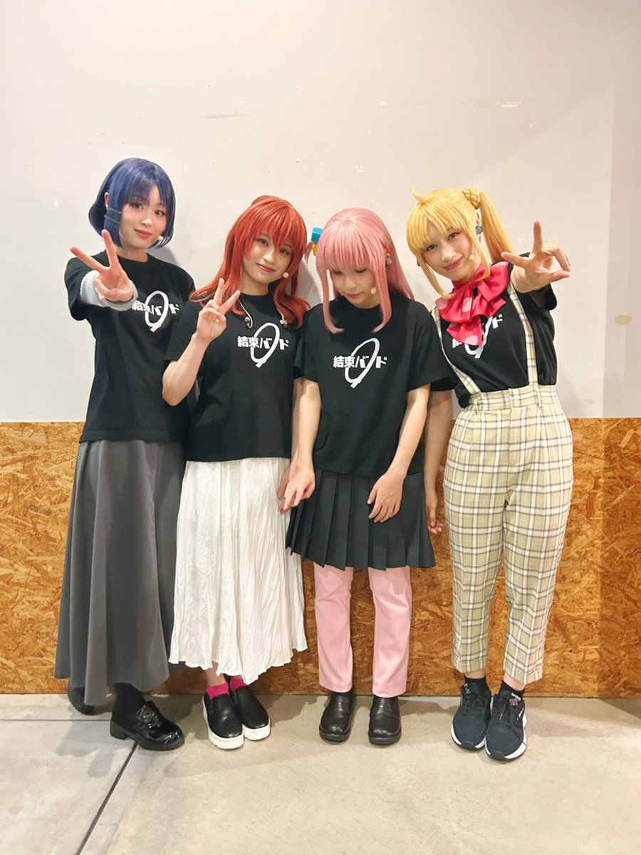 #舞台ぼっちZeppライブ 
難波公演ありがとうございました🎸

舞台ぼっち初のライブ。
Zeppという最高のステージで。

あっという間に終わってしまいました、、、、

またいつか！！！きっと！！！