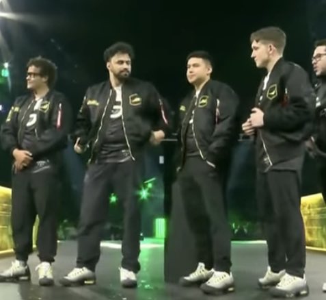 xHeyOpp's tweet image. #GreenWall