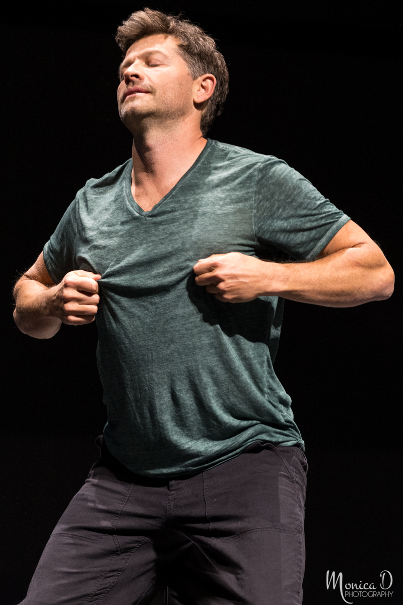 MonicaDPhoto's tweet image. .@mishacollins: A Study in Misha being too hot on stage during the @TheHUBBUB All Hell Breaks Loose Supernatural convention in Melbourne.