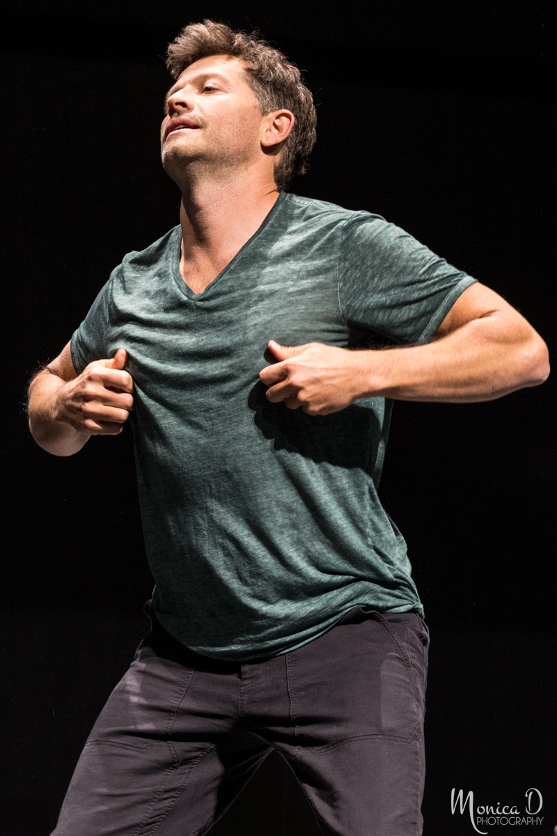 MonicaDPhoto's tweet image. .@mishacollins: A Study in Misha being too hot on stage during the @TheHUBBUB All Hell Breaks Loose Supernatural convention in Melbourne.