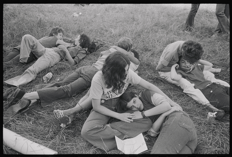 nypl's tweet image. Take a look back at the first New York City Pride March, held in 1970, through the lens of Diana Davies. Thousands of additional images shot by Davies are available in #NYPLDigitalCollections. trib.al/s1QMjS8
