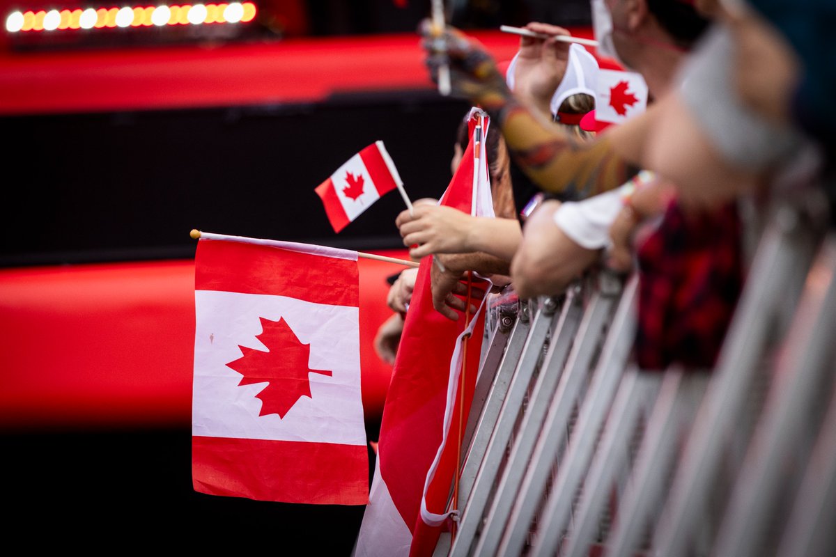 ConseilPriveCA's tweet image. Cette année, les Canadiens et Canadiennes ont montré ce qu’ils savent faire de mieux : unir leurs forces.
Présents les uns pour les autres, nous montrons la voie à suivre avec empathie et solidarité. Le Canada, un pays toujours fort et libre.
Joyeux anniversaire! 🇨🇦