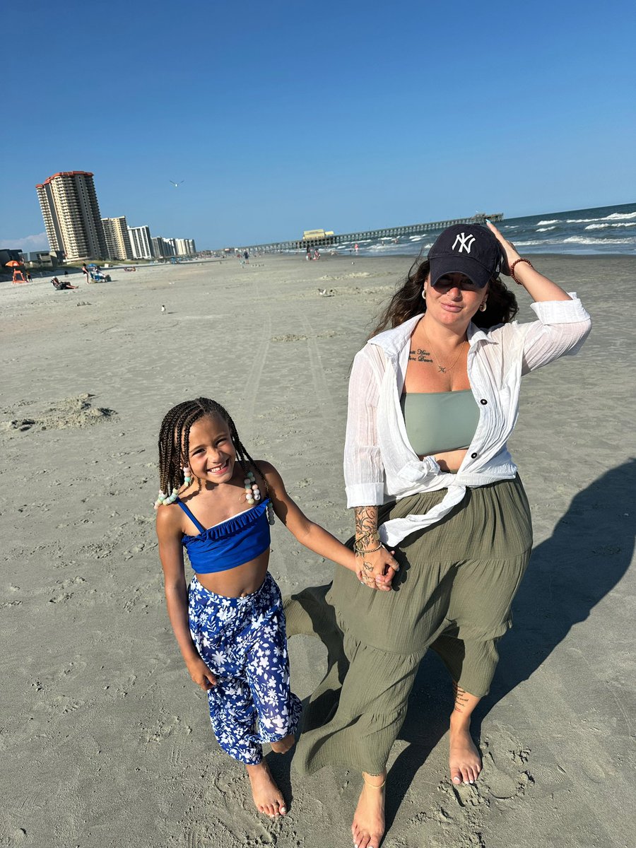 itsLexJones's tweet photo. got to spend my bday on the beach - a cancer’s dream 🌊🦀♋️ https://t.co/yNBAf76jQQ