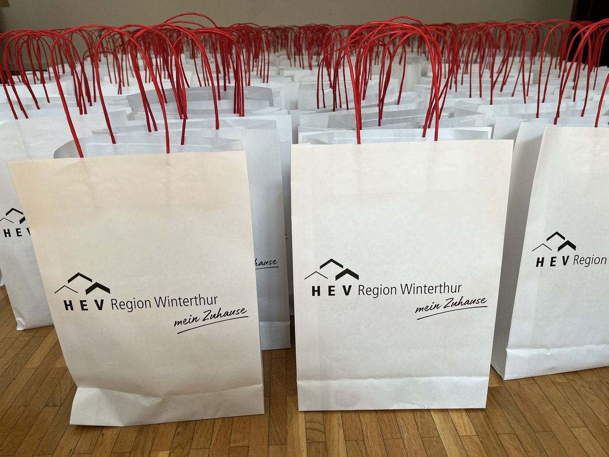 HEVWinterthur's tweet image. Generalversammlung HEV Region Winterthur 
🎁 Die Bhaltis für unsere 400 Gäste stehen bereit. 
👉 HEV Region Winterthur - Engagement und Dienstleistungen für Hauseigentümer und Stockwerkeigentümer - hev-winterthur.ch

#hauseigentum #wohneigentum #hauseigentümerverband