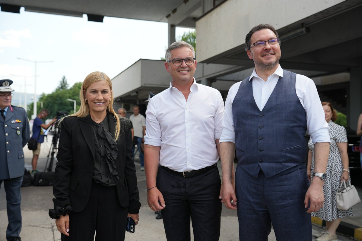 DanielMitov's tweet image. π§π¬π€π·π΄ Starting at midnight, border checks between Bulgaria and Romania will be liftedβanother step toward true free movement in Europe. Together with @MagnusBrunner πͺπΊ and Sevi Voloudaki π¬π·, we marked #Schengen40 at Kulata. Schengen means freedomβand shared responsibility.