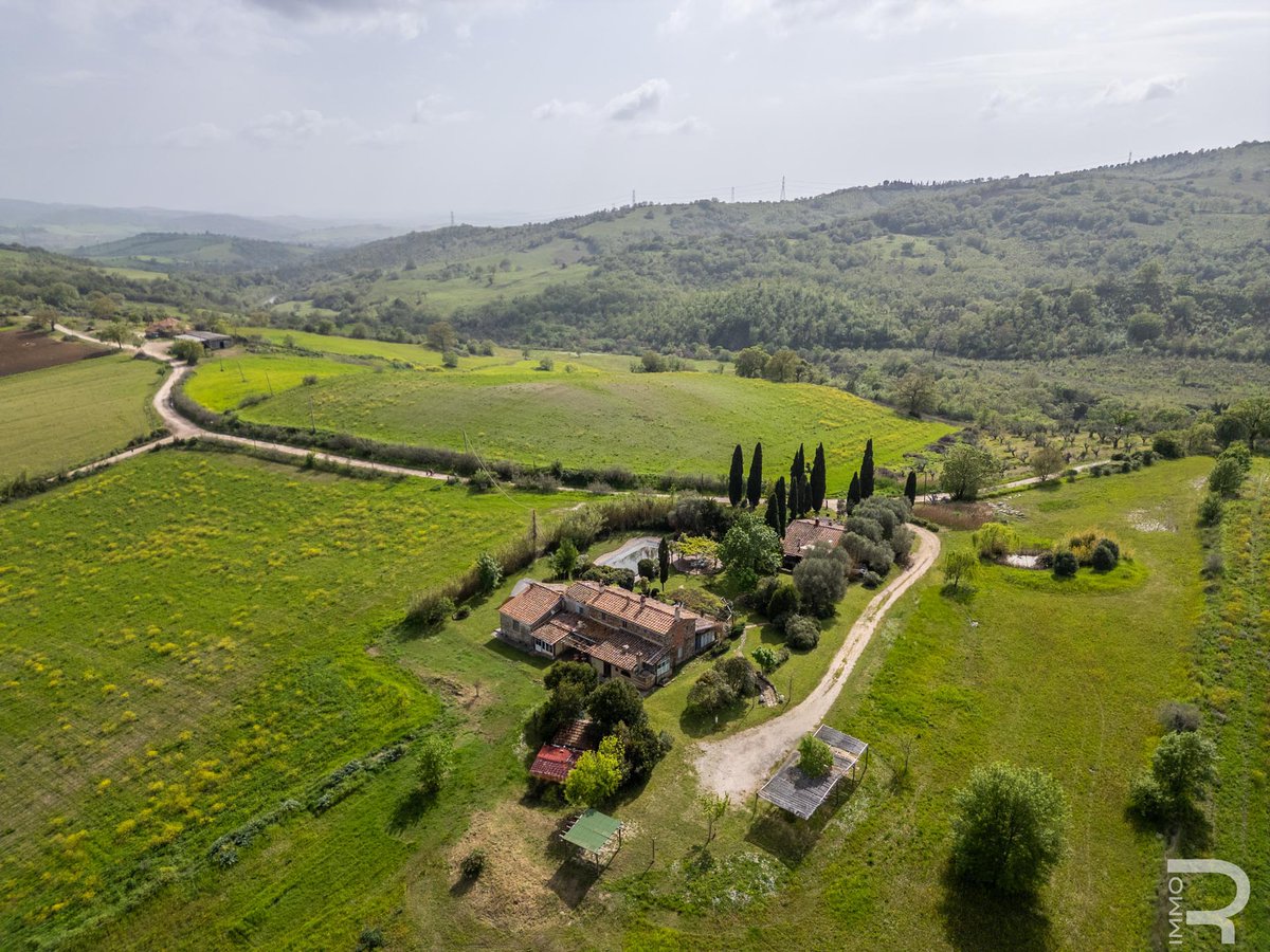 italianhouses's tweet photo. 🇮🇹✨Near the #Saturnia thermal baths, this beautifully renovated rustico blends timeless charm with modern comfort
🌿Private pool, elegant interiors &amp; a peaceful #Tuscan setting. €800,000
https://t.co/QIhsnNsSzt

#Toscana #Tuscany #Grosseto #Rustico #ItalianCharm #LuxuryRetreat https://t.co/Gb0DMwBDcz