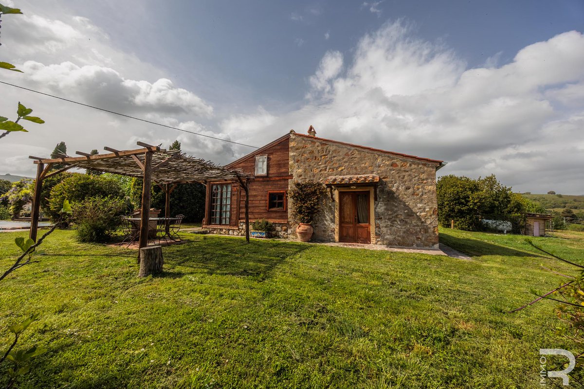 italianhouses's tweet photo. 🇮🇹✨Near the #Saturnia thermal baths, this beautifully renovated rustico blends timeless charm with modern comfort
🌿Private pool, elegant interiors &amp; a peaceful #Tuscan setting. €800,000
https://t.co/QIhsnNsSzt

#Toscana #Tuscany #Grosseto #Rustico #ItalianCharm #LuxuryRetreat https://t.co/Gb0DMwBDcz