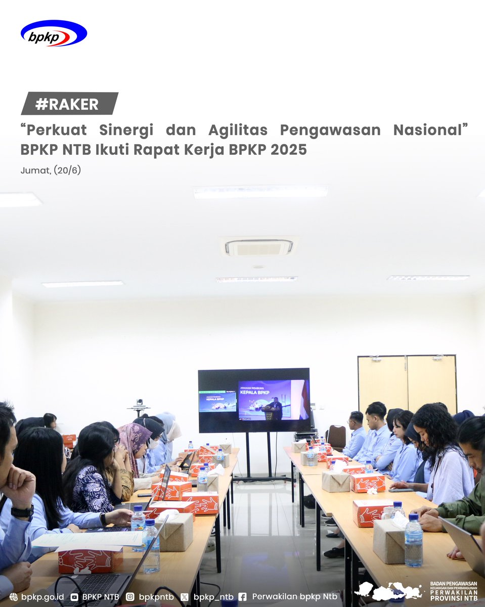 bpkp_ntb's tweet photo. Hai Sobwas Terdepan,

Perwakilan BPKP Provisi NTB mengikuti Rapat Kerja yang diselenggarakan oleh BPKP Pusat secara daring. Rapat kerja yang digelar secara hybrid pada 19–20 Juni 2025 ini mengusung tema “Agilitas Pengawasan untuk Mengawal Pembangunan”, menjadi forum strategis untuk menyatukan arah kebijakan, memperkuat sinergi internal, dan merumuskan strategi pengawasan yang adaptif di tengah dinamika kebijakan nasional (20/06).

Dalam arahannya, Kepala BPKP Muhammad Yusuf Ateh menekankan pentingnya peningkatan kualitas pengawasan, mengingat besarnya kepercayaan yang diberikan pemerintah khususnya Presiden kepada BPKP. Sepanjang 2025, BPKP terlibat sedikitnya delapan regulasi strategis, mencakup satu Perpres dan tujuh Inpres yang mempertegas perannya dalam pengawasan nasional.

Arahan tersebut diperkuat oleh pemaparan dari Sekretaris Utama BPKP, Ernadhi Sudarmanto, mengenai penyesuaian Agenda Prioritas Pengawasan (APP) tahun 2025. Penyesuaian ini mencakup 14 topik prioritas, 7 desain pengawasan (insilwas), serta penjadwalan ulang pelaksanaan untuk menjawab kebutuhan aktual kementerian/lembaga dan pemerintah daerah.

Rangkaian Rakernas juga diisi dengan pemaparan dari para Deputi BPKP yang menyoroti isu strategis di sektor ekonomi, hukum, infrastruktur, masyarakat, serta keuangan daerah. Para pejabat tinggi BPKP menyampaikan analisis dan arahan yang tajam guna mendukung pengawasan berbasis data dan rekomendasi kebijakan yang konkret.

Sebagai penutup, arahan dari Wakil Kepala BPKP Agustina Arumsari dan Kepala BPKP Muhammad Yusuf Ateh menegaskan pentingnya budaya kerja kolaboratif dan adaptif sebagai fondasi utama dalam menghadapi tantangan pengawasan ke depan.

Rakernas ini menjadi momentum konsolidasi nasional untuk memastikan bahwa pengawasan tidak hanya menjadi alat kontrol, tetapi katalisator kemajuan pembangunan yang berdampak nyata bagi masyarakat.

#bpkpnrbterdepan
#kianbermakna
#hadirbermanfaat
#raker
#bpkp
#ntb