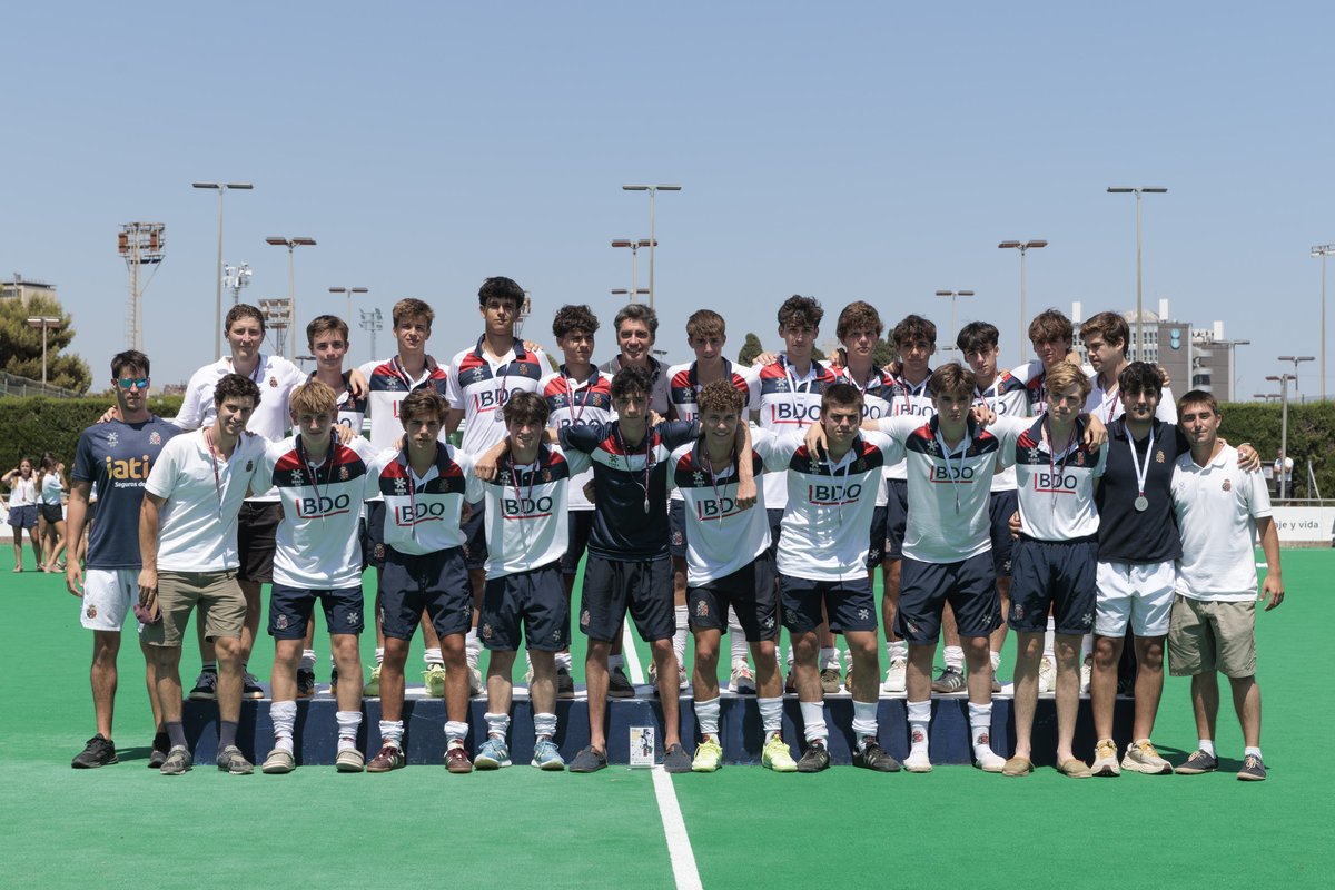 RCPoloBarcelona's tweet photo. SUBCAMPEONES DE ESPAÑA JUVENILES
El RC Polo masculino conquistó la medalla de plata del Campeonato de España Juvenil de Hockey tras caer en  la final ante el Atlètic de Terrasa. En el cuadro femenino, el RC  Polo fue sexto. https://t.co/a4UERqoO2G