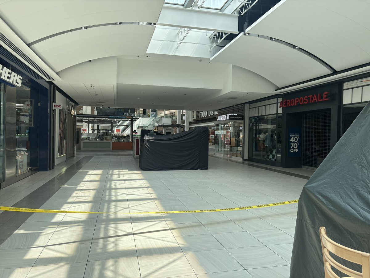 NJ_Aerial's tweet photo. @njdotcom I was there. Here’s what happened. A kiosk had an electrical fire. Mall was evacuated and closed temporarily as precaution. https://t.co/TYtpHyXfNU