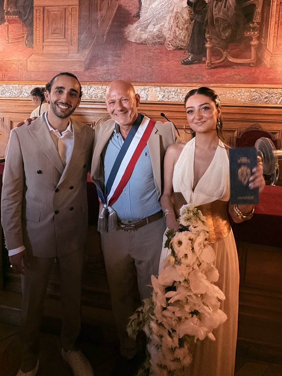 Toujours    un     vrai   plaisir ;  que du  bonheur  pour  les  mariés.
