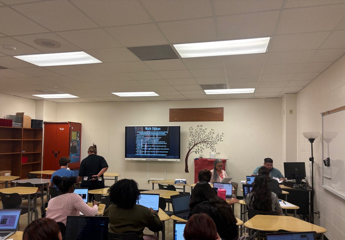 LamarCISDHR's tweet image. Thank you to @UHCOE for partnering with us and placing your ACP candidates at Terry High School this summer! We’re proud to support the next generation of educators. #FutureTeachers #TeacherPipeline