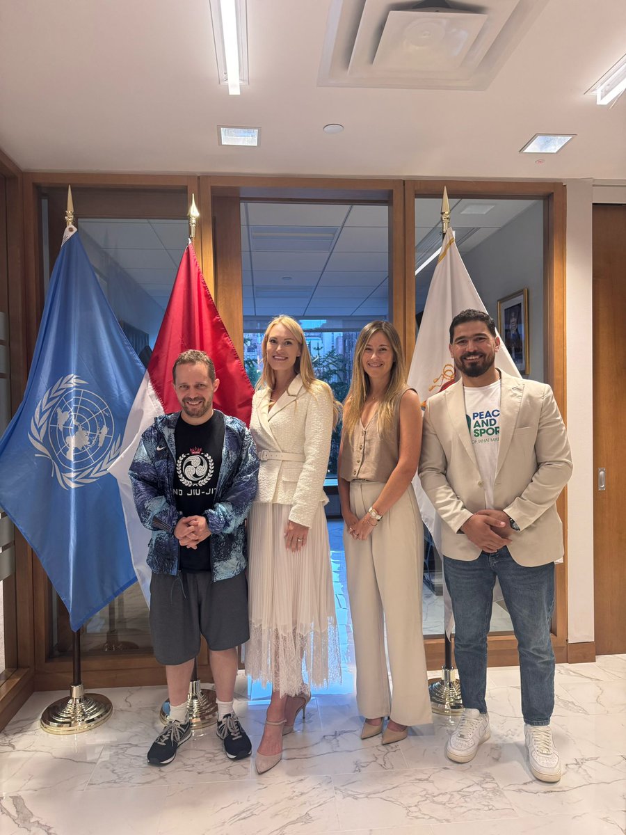 Peace and Sport (@peaceandsport) on Twitter photo On #WorldRefugeeDay, Peace and Sport & the Mission of Monaco to the UN co-hosted “Speak Your Peace Event” in NYC.
🎬 The Flame of Peace shed light on how sport empowers, protects & includes displaced communities.
👉 shorturl.at/h5Dn1
<a href="/monaco__info/">Monaco Info</a> <a href="/Monaco_ONU/">Monaco à l'ONU</a> On #WorldRefugeeDay, Peace and Sport & the Mission of Monaco to the UN co-hosted “Speak Your Peace Event” in NYC.
🎬 The Flame of Peace shed light on how sport empowers, protects & includes displaced communities.
👉 shorturl.at/h5Dn1
<a href="/monaco__info/">Monaco Info</a> <a href="/Monaco_ONU/">Monaco à l'ONU</a>