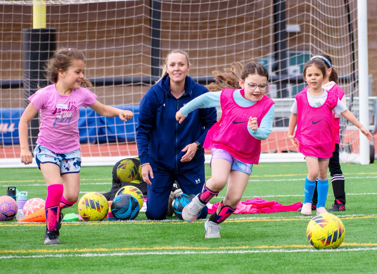 umary's tweet image. For the love of the game! ⚽🏀🏈 Their smiles say it all at Mini Marauders Camps.
#LifeatMary #ForTheShip