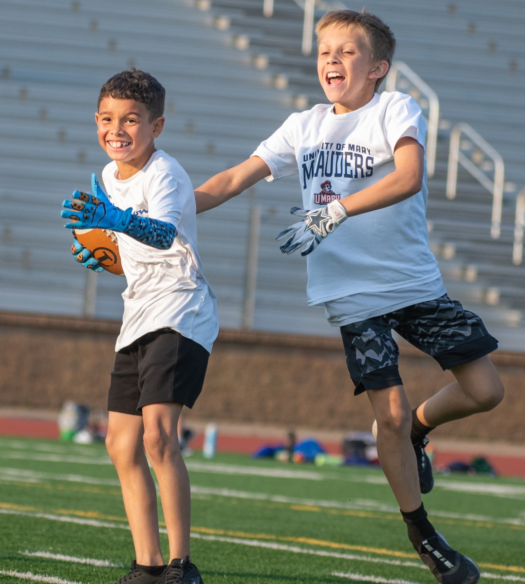 umary's tweet image. For the love of the game! ⚽🏀🏈 Their smiles say it all at Mini Marauders Camps.
#LifeatMary #ForTheShip