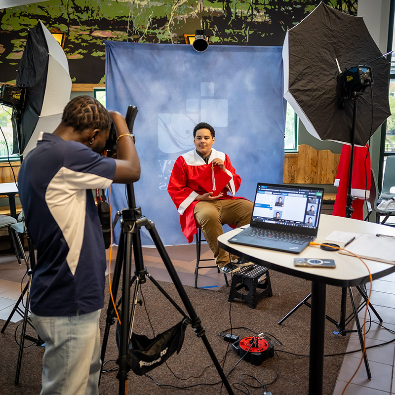 Class of 2026! Schedule your senior portraits today! July dates are available. This is the only way to be included in the yearbook. Submitted photos are not allowed. Don't wait -- schedule yours today! Follow the link to sign up!

 ow.ly/j6CZ50WhqYO