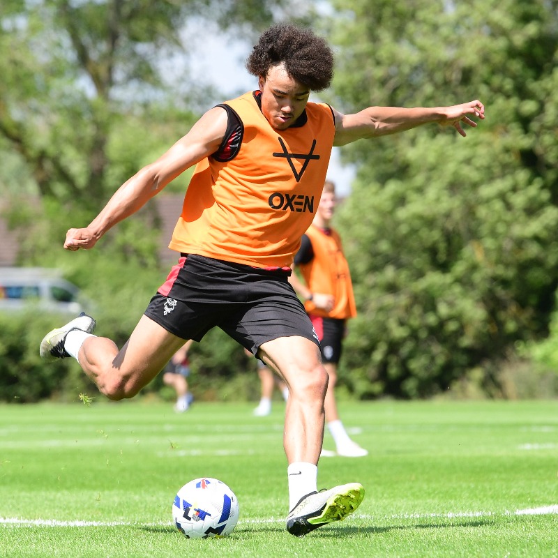 LincolnCity_FC's tweet photo. ☀️ Hot stuff