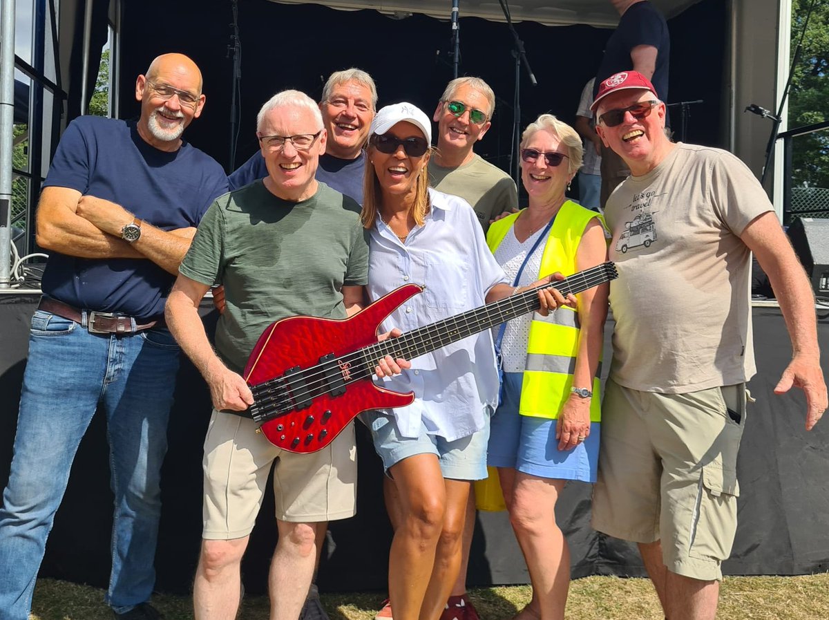 HelenGrantMP's tweet image. Picnic in the Park this weekend in #EastMalling - great live bands and loads of community atmosphere with Blacklands Scouts, Home Instead Maidstone, and former Arsenal Women’s team player Sophie Lloyd.
Thanks to organiser Shirley and all the volunteers for a super day once again.