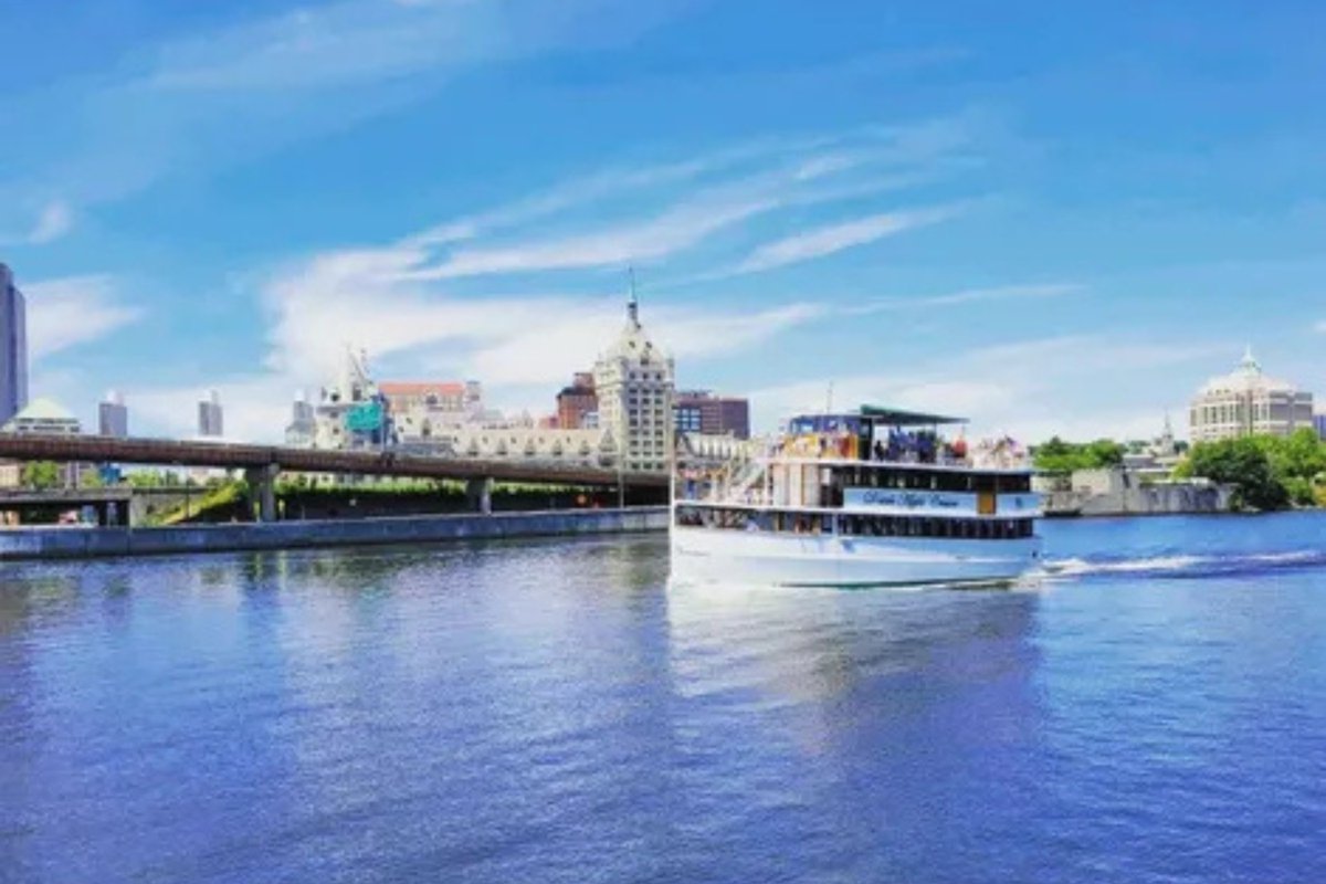 CELEBRATE THE CHAMPIONS! Cheer on the undefeated Albany Firebirds from Jennings Landing in Albany as they cruise by on Dutch Apple Cruises! Don’t miss out! 🏆🔥🦅

Tonight at 6:00pm
1 Quay St, Albany, NY 12207