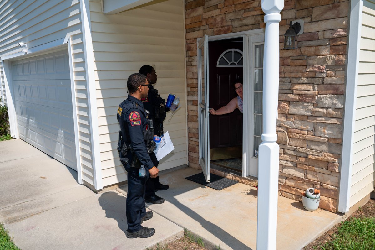 Over the weekend we held a Cops on the Block event in our Southeast District community. Thank you to everyone who said hello! 

If you have any questions or would like to learn more about our Cops on the Block program, please visit: raleighnc.gov/safety/news/co…