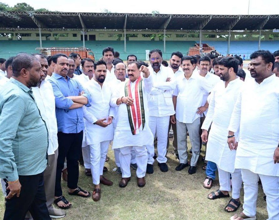 FaheemQureshinc's tweet image. As part of the Jai Bapu Jai Bhim Jai Samvidhan initiative, TPCC President @Bmaheshgoud6666 Garu inspected the outdoor meeting venue ahead of the July 4th program, which is set to bring together 15,000+ village-level leaders for a historic gathering.
Along side Sri Vakiti Srihari…
