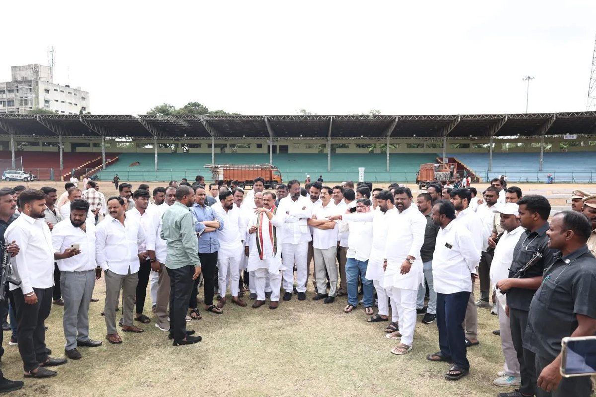 FaheemQureshinc's tweet image. As part of the Jai Bapu Jai Bhim Jai Samvidhan initiative, TPCC President @Bmaheshgoud6666 Garu inspected the outdoor meeting venue ahead of the July 4th program, which is set to bring together 15,000+ village-level leaders for a historic gathering.
Along side Sri Vakiti Srihari…