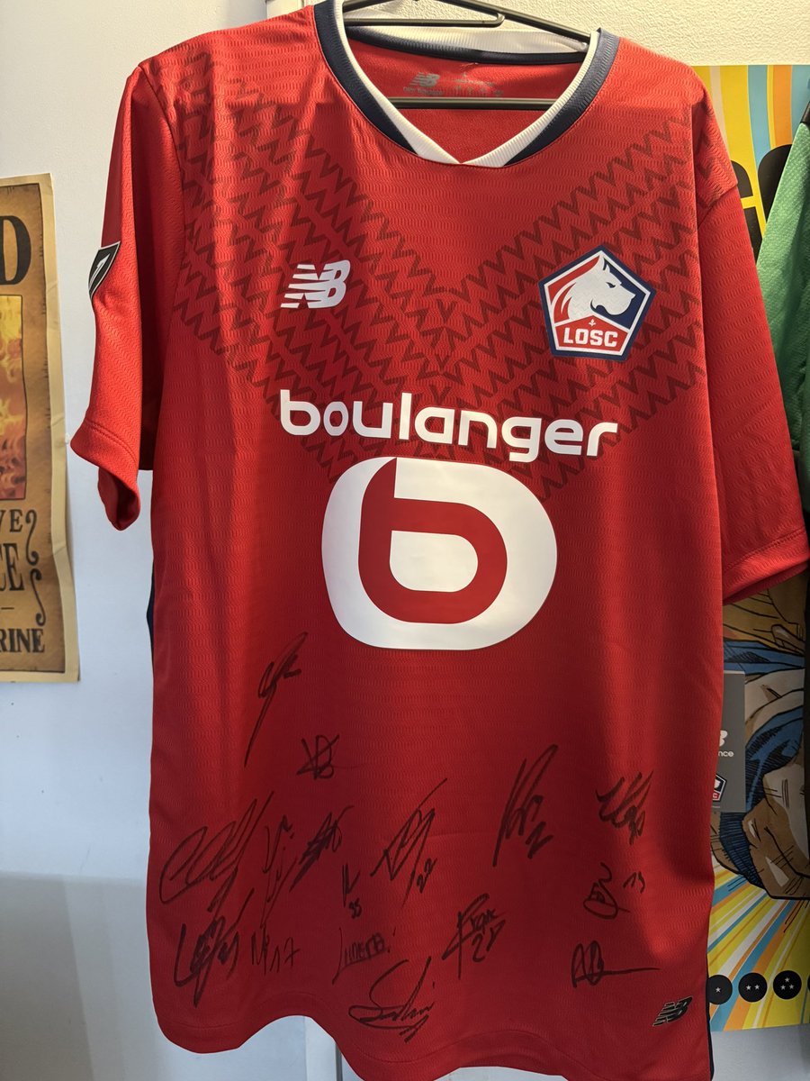 Il est là ! Le maillot victorieux de Lille ! Merci à <a href="/gramildinho/">Gramildinho</a>, <a href="/easportsfcfr/">EA SPORTS FC France</a> et <a href="/Abdoulaye_Sarr/">Abdou ✌️😁</a> pour le concours, sans oublier <a href="/MemeZ94/">MemeZ</a> pour le Victor Valdés ! 🙏💪