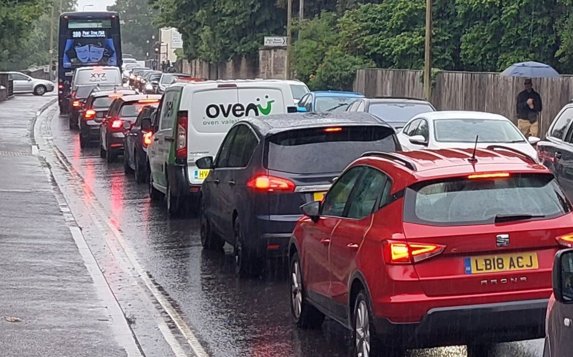 After more than a decade YOU can now act to support less congestion in #Oxford. The proposed Congestion Charge will have a POSITIVE impact - the analysis is clear.
🗳️ Respond to the consultation: shorturl.at/FuVxo
🧭 A guide if you're not sure: shorturl.at/lkgSp