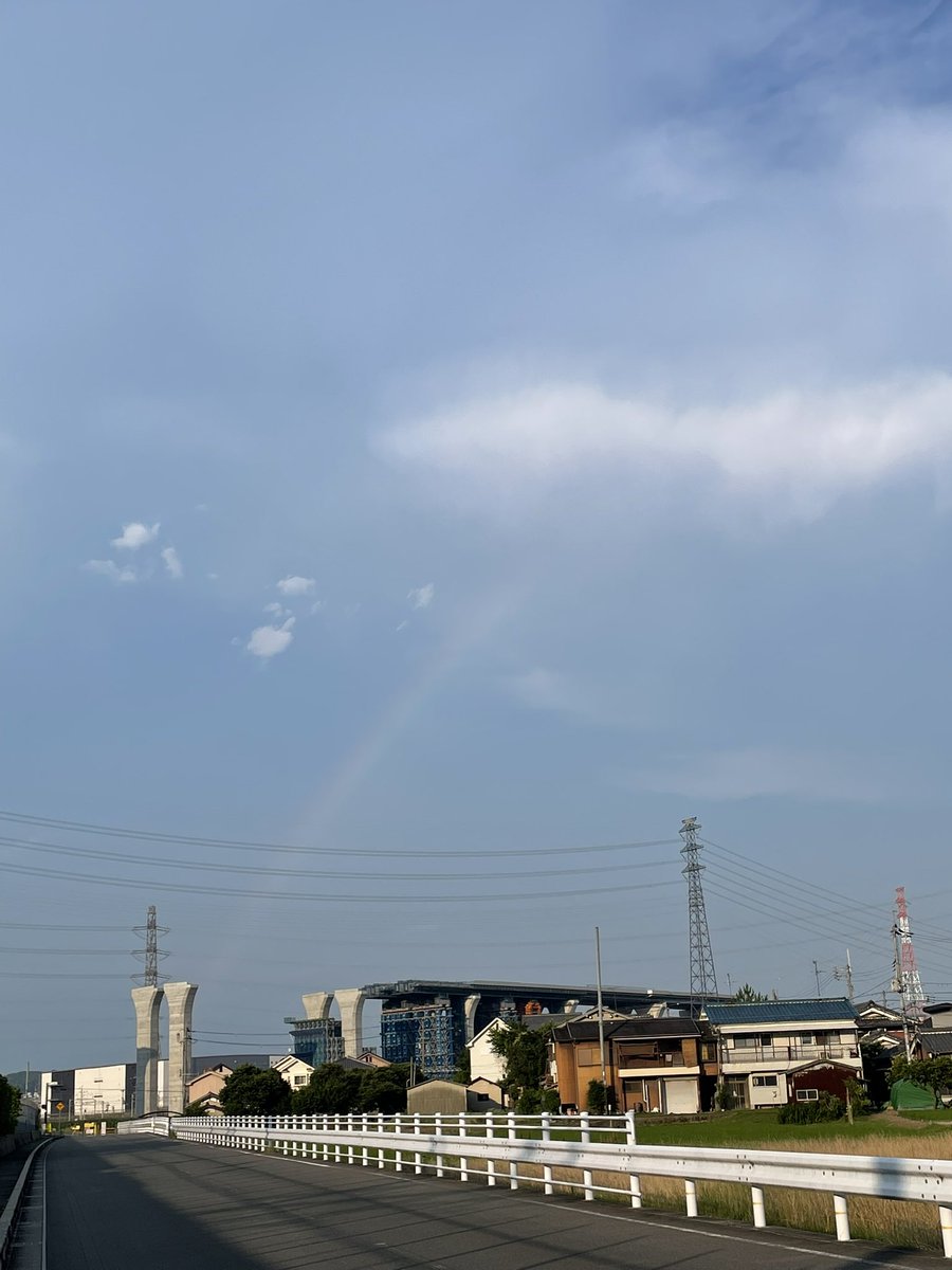 sararacamera's tweet photo. 今日の17時52分頃の空
虹🌈が出ていました https://t.co/vXzYrya5bF