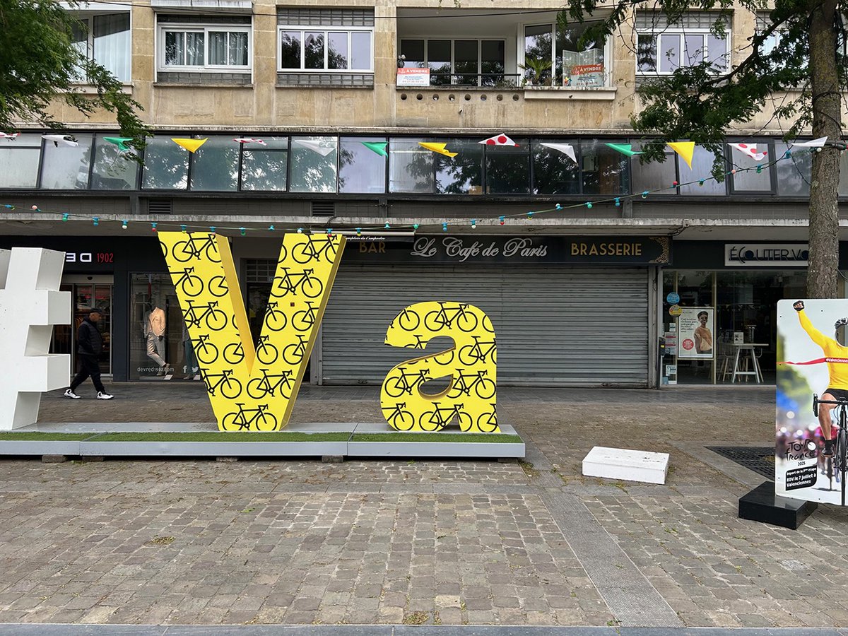 Vente aux enchères de l'enseigne " Le Café de Paris" à Valenciennes pour un prix ridicule va-infos.fr/2025/06/30/val…