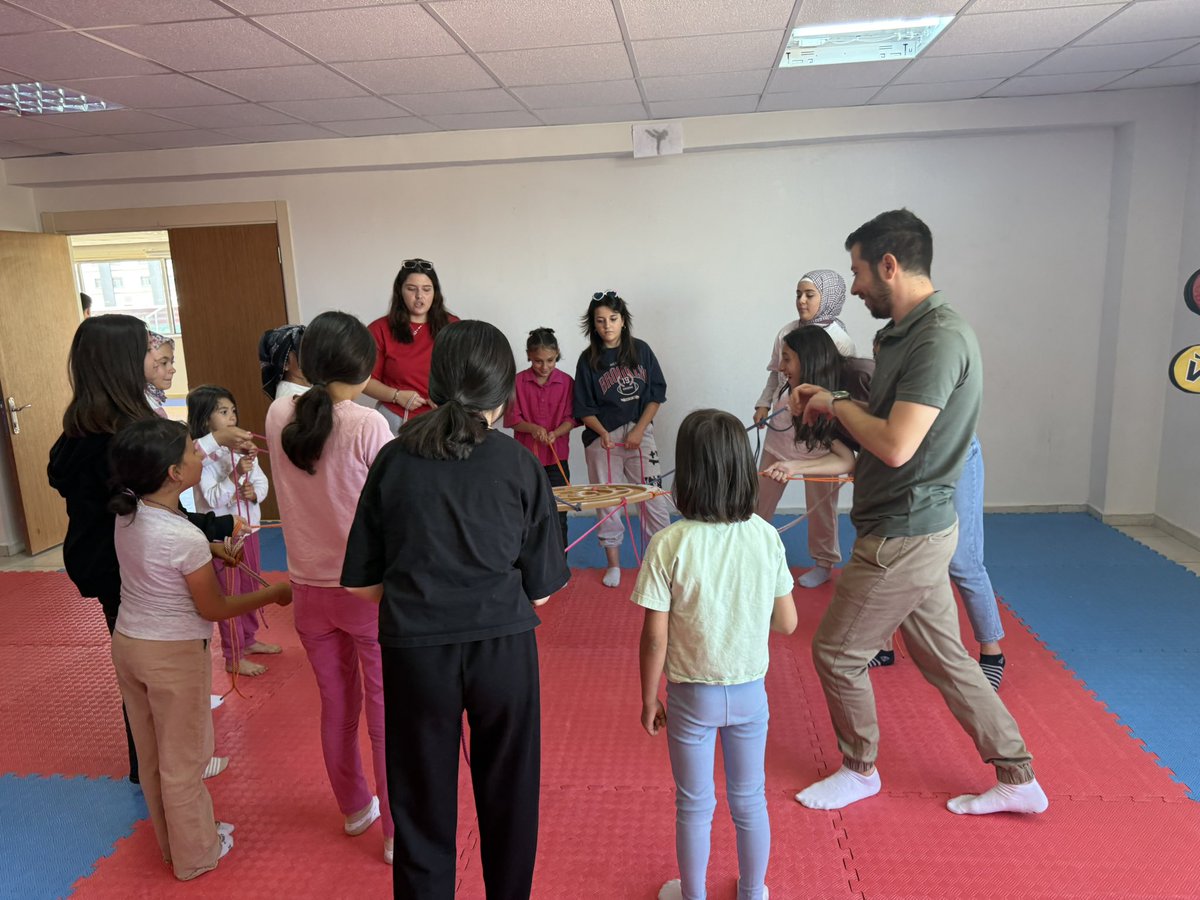 📣GSB Gençlik Yaz Kulübü başladı.

Yeni dostlukların anların ve dopdolu bir yazın ilk adımını;

📌Gençlik Merkezi Tanıtımı
📌Gençlik Kampları Tanıtımı
📌Temel Dini Bilgiler Eğitimi 
 📌Tanışma oyunlarımızla attık.🤗

#GsbGençlikYazKulübü #BuradaYaz