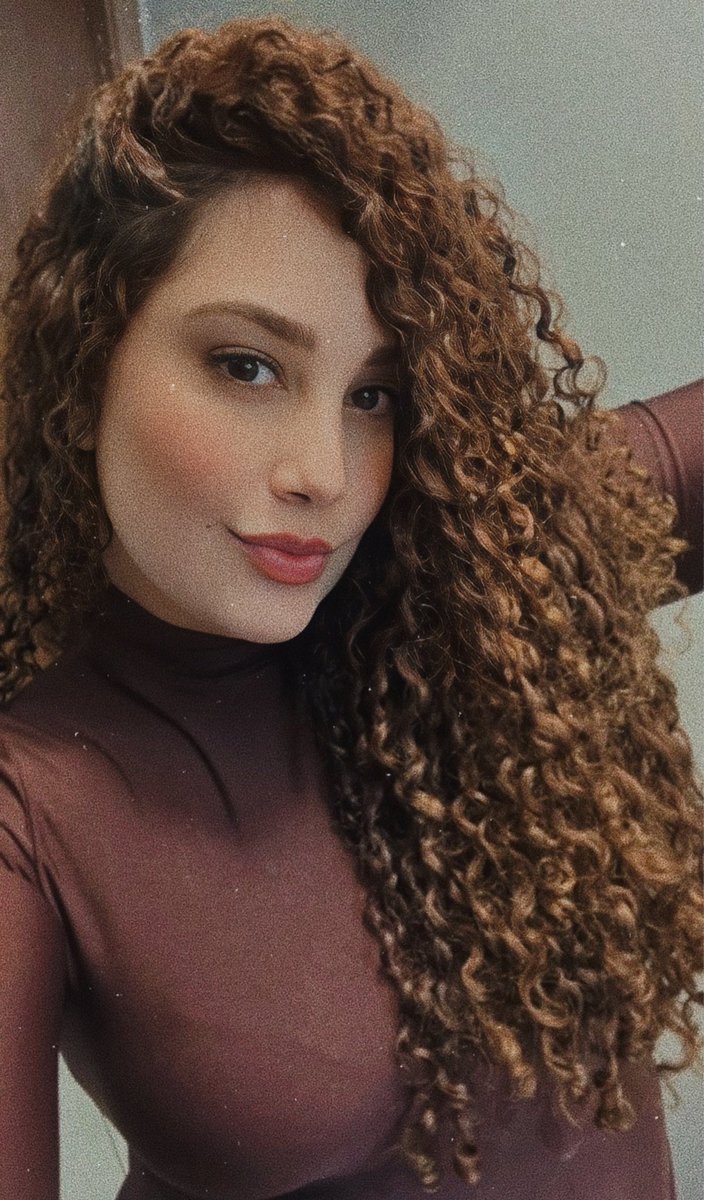 nimonise's tweet photo. Sempre saindo bem básica, porque o acessório principal é esse cabelo! https://t.co/Mf6BlbWw1A