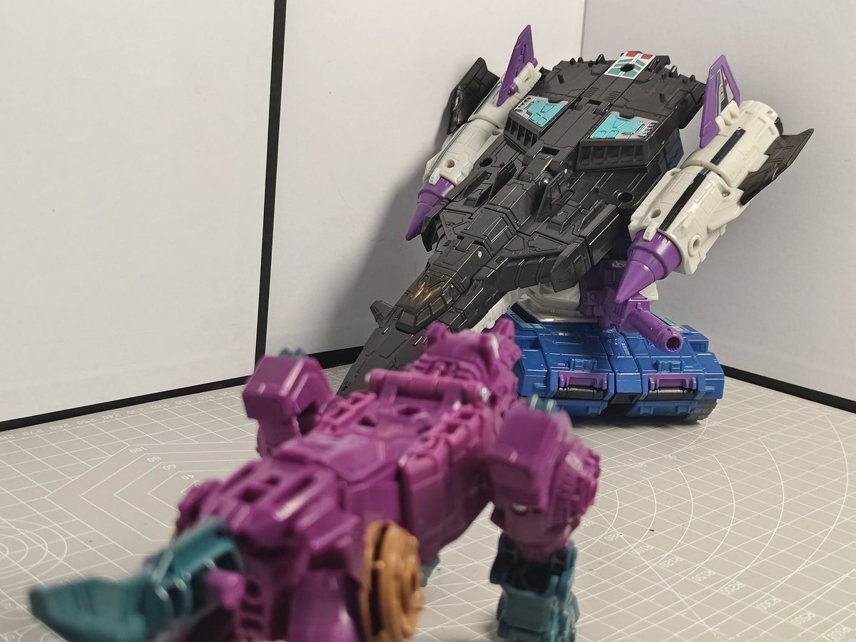 Wreck and rule!
#wreckers #idw #transformers