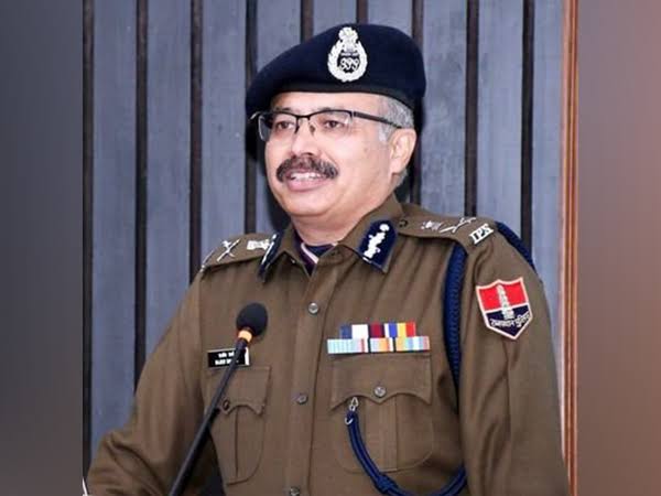IPS राजीव शर्मा - राजस्थान के नए DGP  🙏

उम्मीद है राजस्थान में कानून व्यवस्था मजबूत होगी।
#DGP
#RajeevSharma
#RajasthanPolice