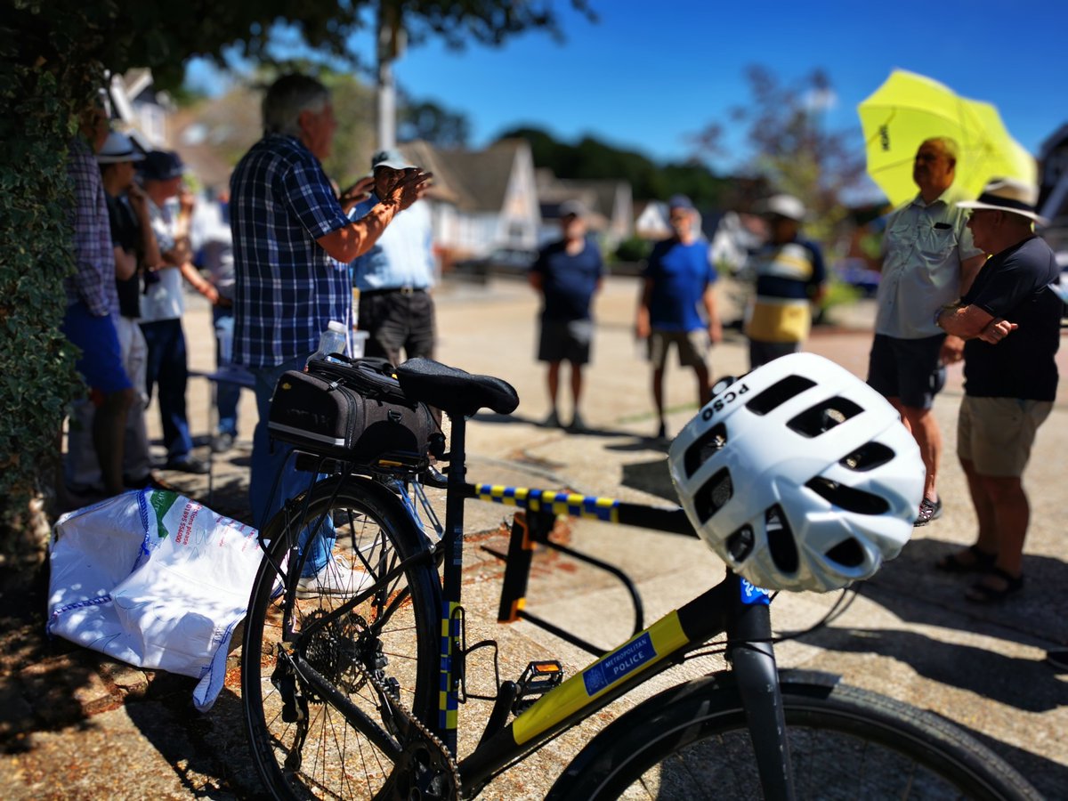 Ruislip Safer neighborhood team have been out on patrol, dealing with road traffic accident, and held a Street briefing today. Thank you for everyone who attended despite the immense heat!