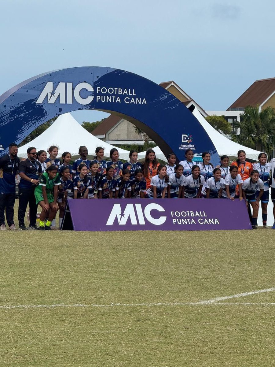 CarolineMHamil1's tweet photo. Que linda la magia del fútbol bellos días de múltiples experiencias y sobre todo de un gran aprendizaje, toca seguir trabajando! https://t.co/rDw9IvO98o