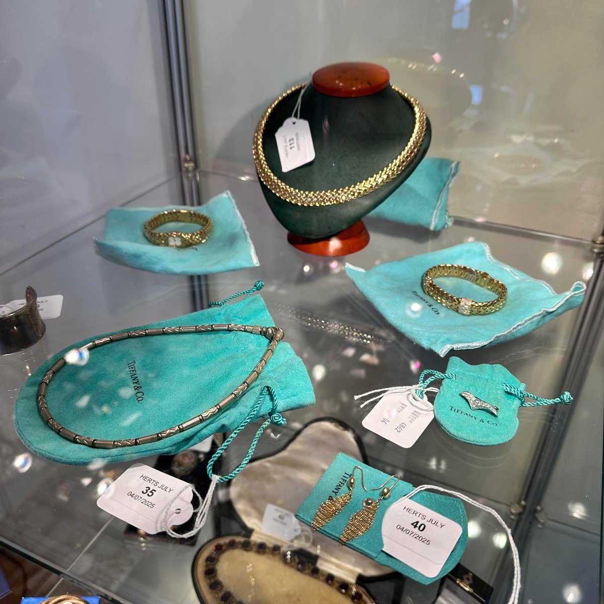Here is our range of Tiffany jewellery featuring in our upcoming 4th July auction 💍💎

Lots in photo: 
Lot 26 (£800-£1,500)
Lot  35 (£60-£80)
Lot 40 (£100-£200)
Lot 113 (£12,000-£13,000)
Lot 145 (£150-£250)

#HansonsAuctioneers #4thjuly #silver #royston