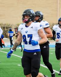 PSPigskin's tweet photo. Last fall, Alex Ginnever had the most receptions by an @EIU_FB tight end in six seasons including the COVID spring 2021 schedule. Ginnever caught 22 balls for 232 yards and two touchdowns. That’s the most by an EIU tight end since James Sheehan (23-240-2) in 2019. https://t.co/HPAoRptIaL