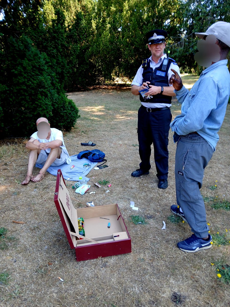 MPSValentines's tweet image. Today, @MPSValentines  officers 7016EA &amp;amp; 7109EA were in Valentines Park for a #WalkTalkAndDo

We spoke with locals—esp. women—about #VAWG &amp;amp; introduced #MetEngage 

We also dealt with drinkers to help keep the park safe for all.

See us around? Come say hi!