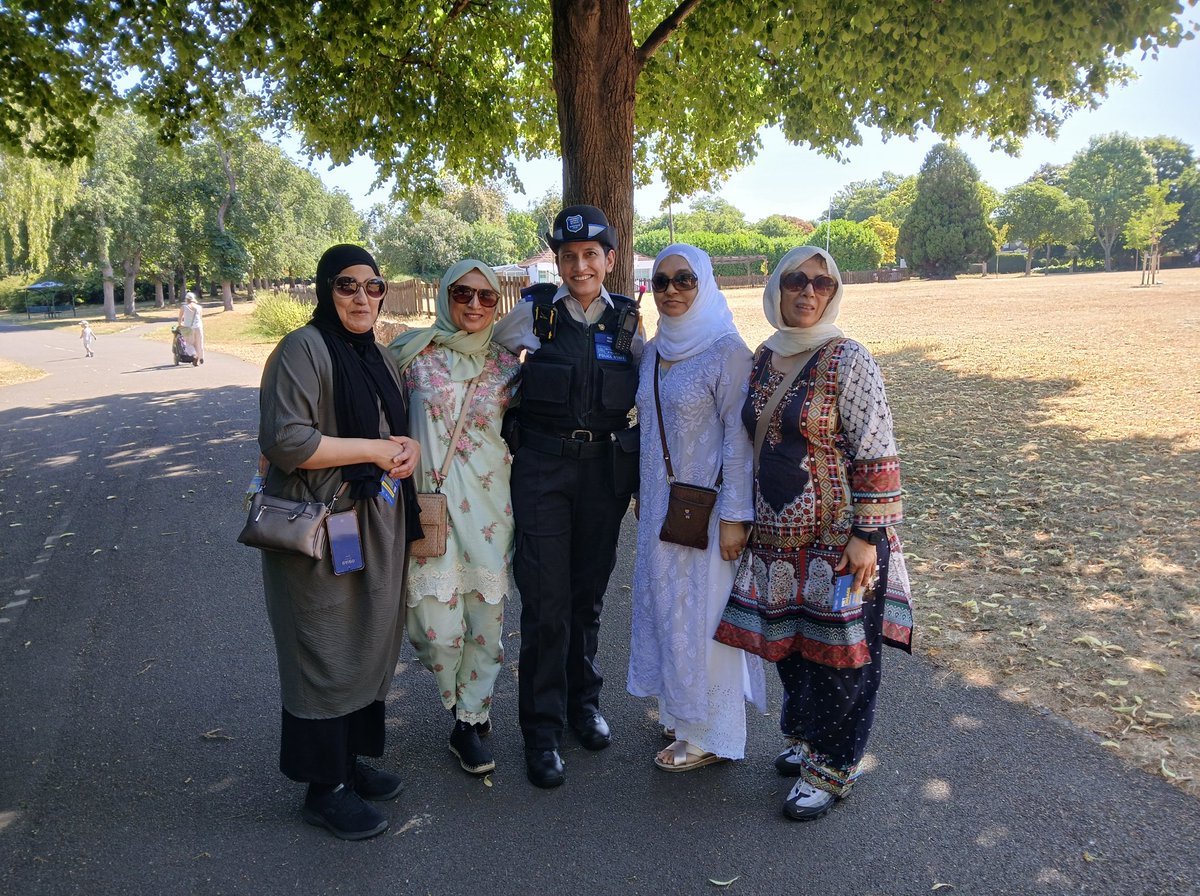 MPSValentines's tweet image. Today, @MPSValentines  officers 7016EA &amp;amp; 7109EA were in Valentines Park for a #WalkTalkAndDo

We spoke with locals—esp. women—about #VAWG &amp;amp; introduced #MetEngage 

We also dealt with drinkers to help keep the park safe for all.

See us around? Come say hi!